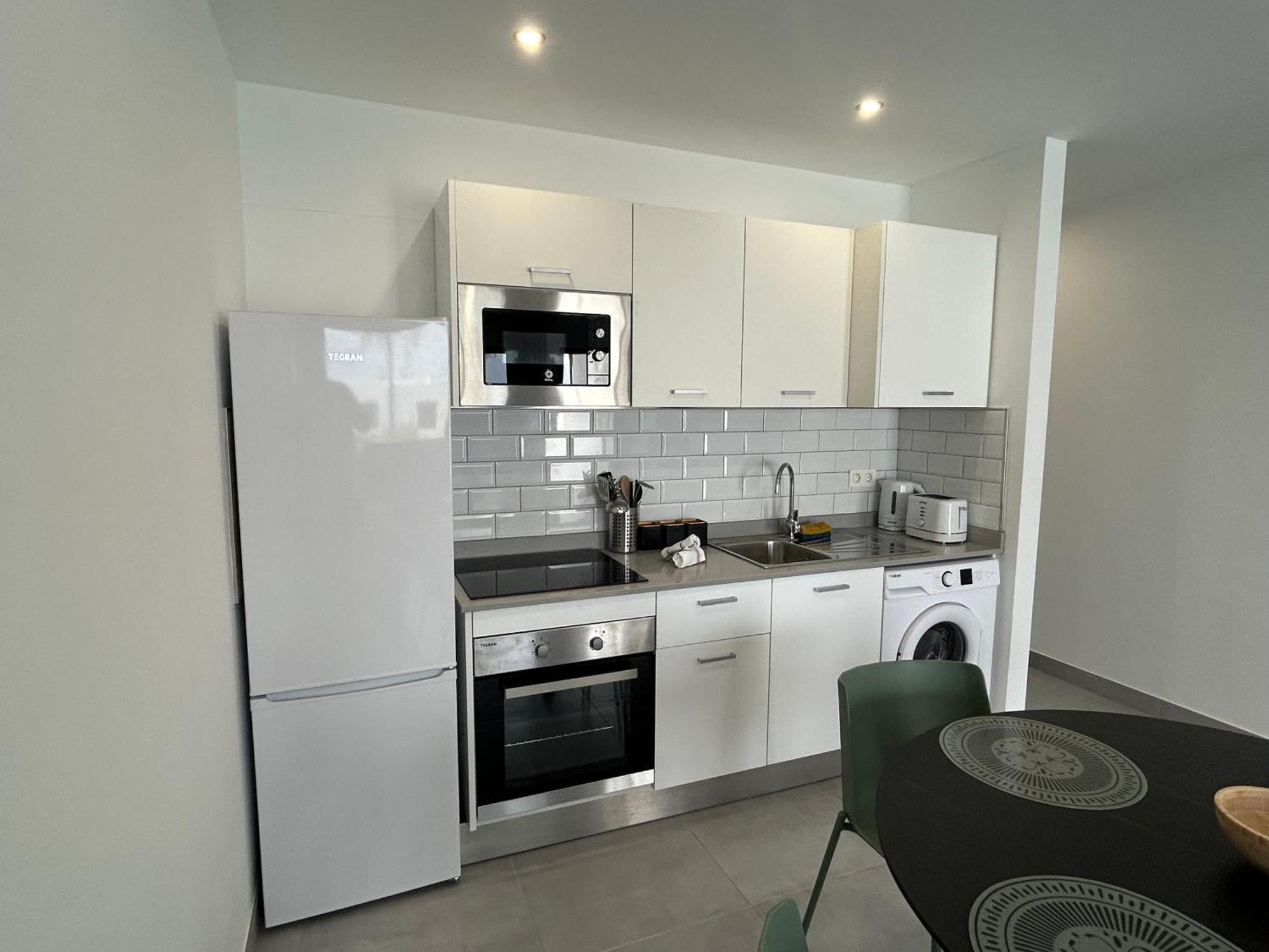 Stunning 2 Bedroom Seafront Apartment Puerto del Carmen  Luaran gambar