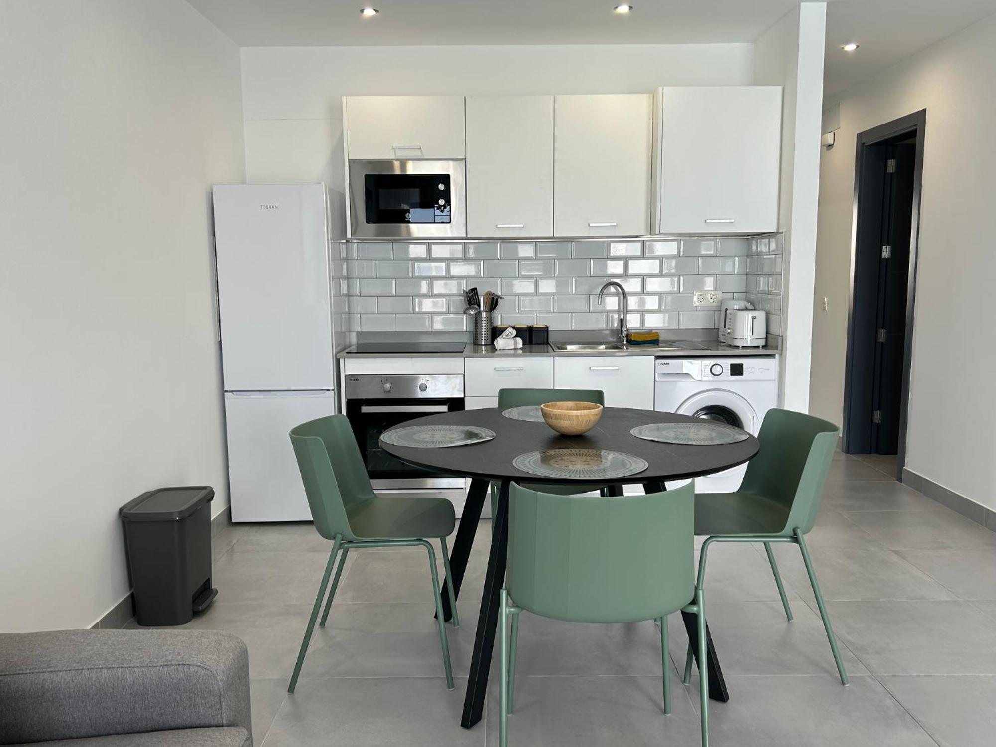 Stunning 2 Bedroom Seafront Apartment Puerto del Carmen  Luaran gambar