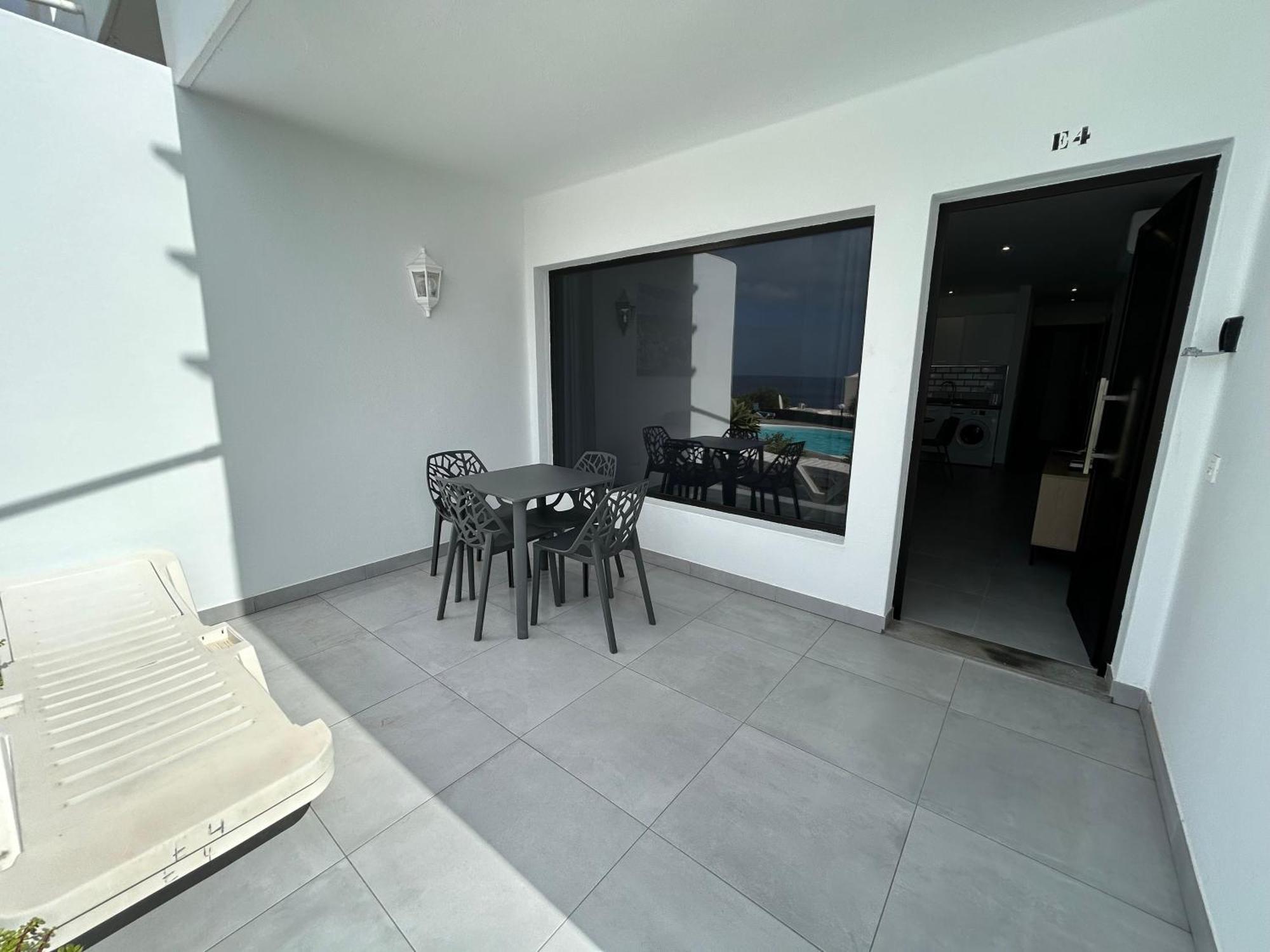 Stunning 2 Bedroom Seafront Apartment Puerto del Carmen  Luaran gambar