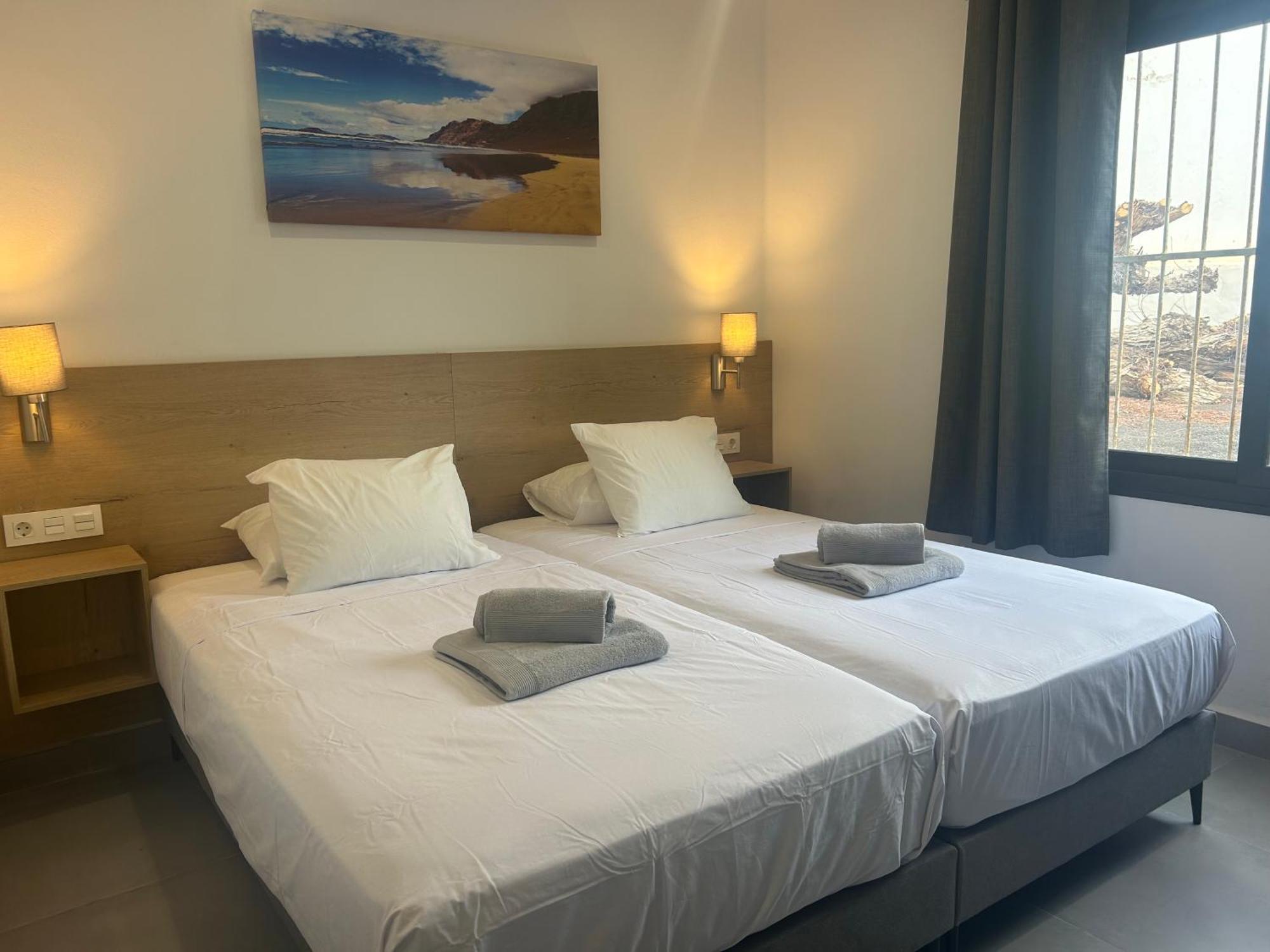 Stunning 2 Bedroom Seafront Apartment Puerto del Carmen  Luaran gambar