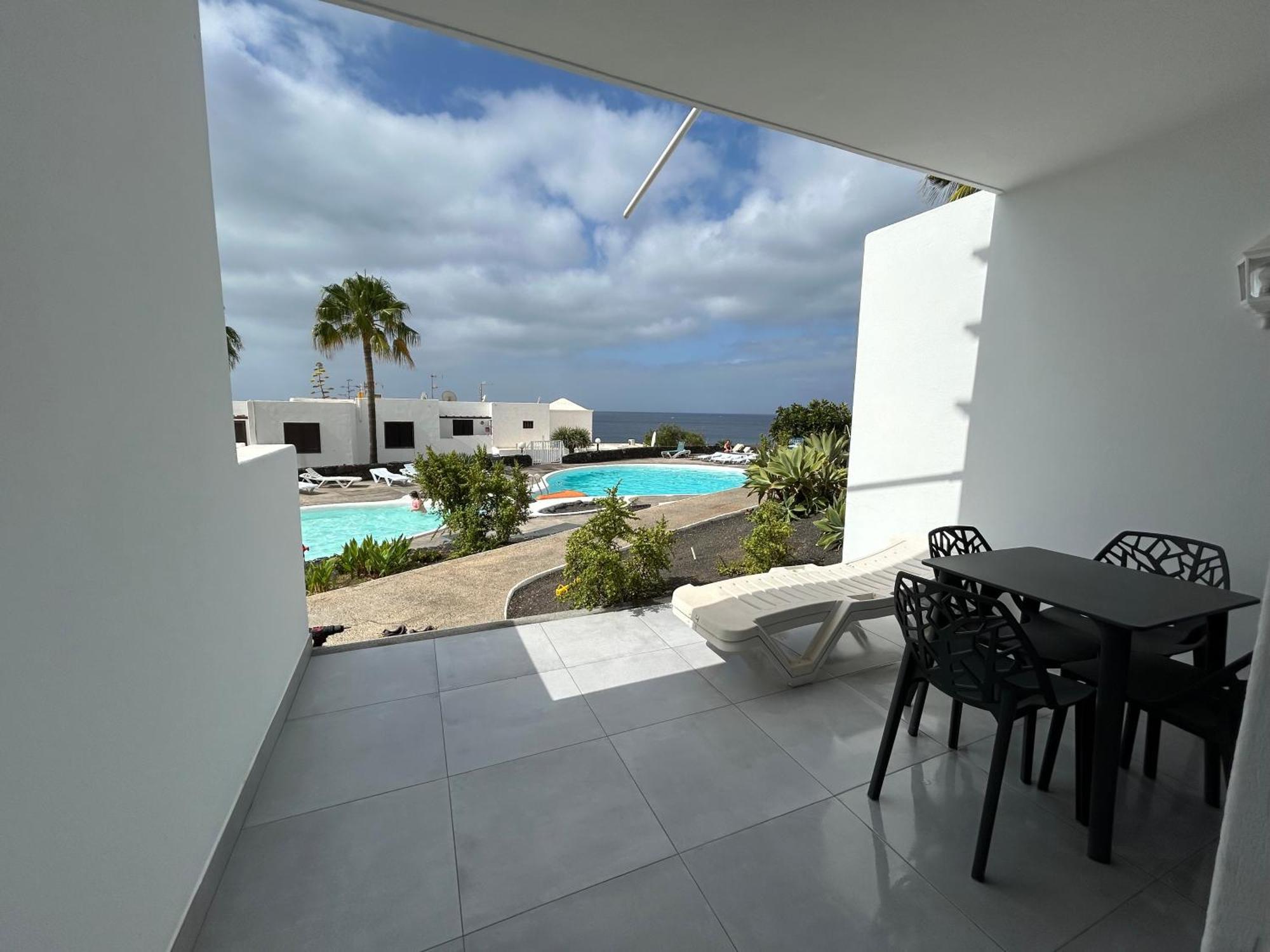 Stunning 2 Bedroom Seafront Apartment Puerto del Carmen  Luaran gambar
