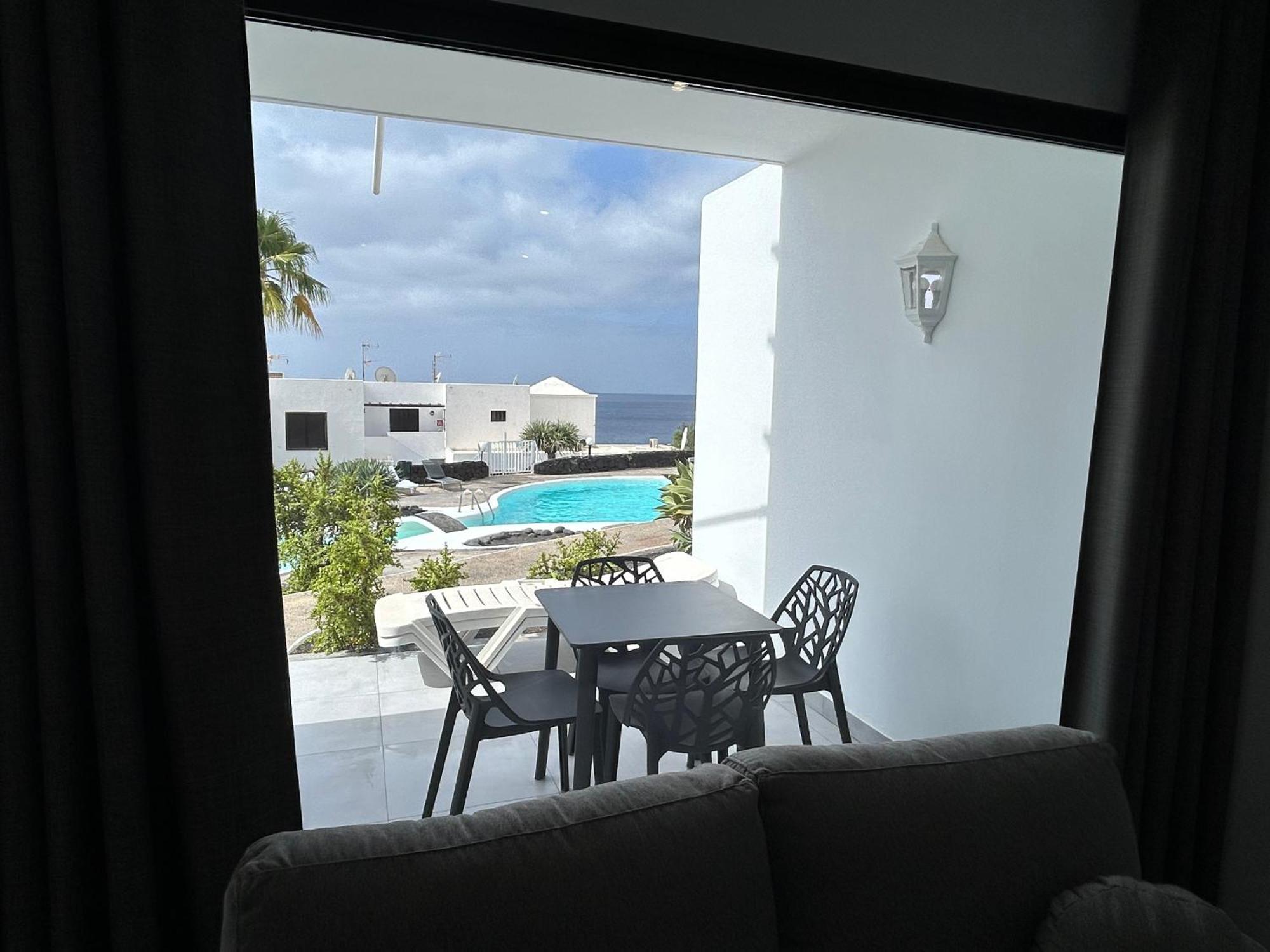 Stunning 2 Bedroom Seafront Apartment Puerto del Carmen  Luaran gambar