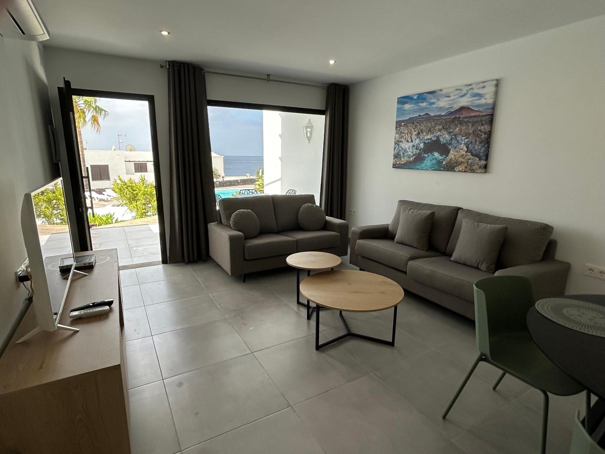 Stunning 2 Bedroom Seafront Apartment Puerto del Carmen  Luaran gambar