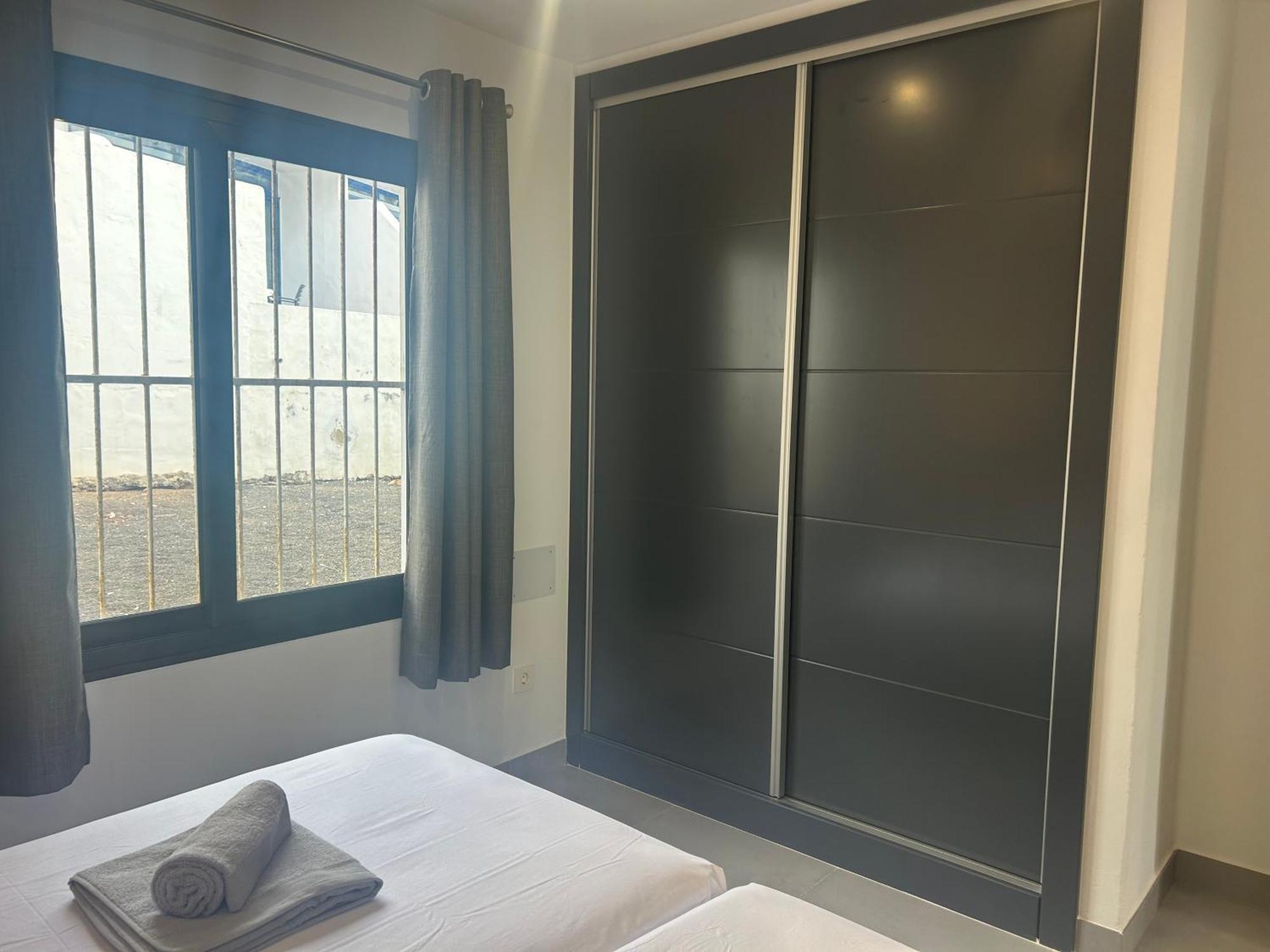 Stunning 2 Bedroom Seafront Apartment Puerto del Carmen  Luaran gambar